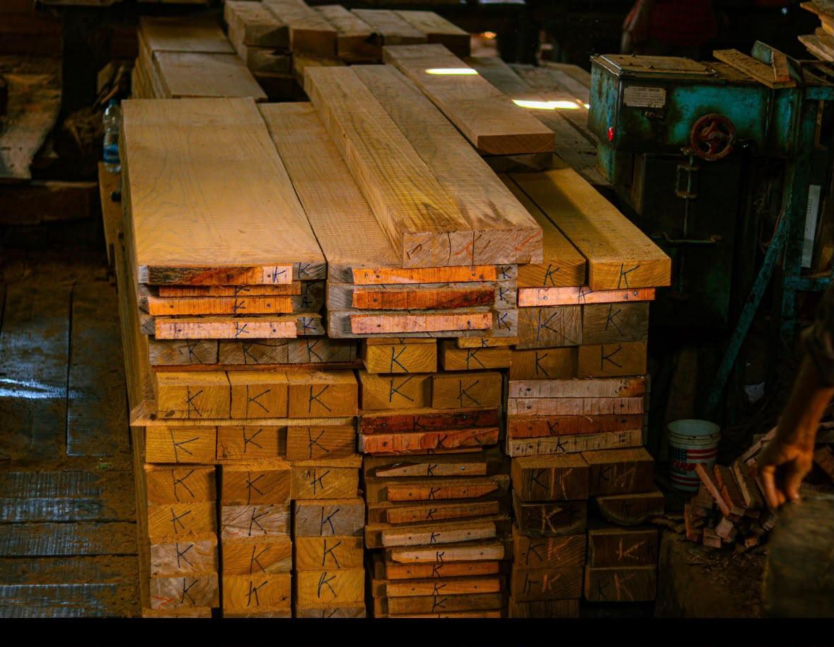 Teakwood planks supplied by Jai Indian Woods